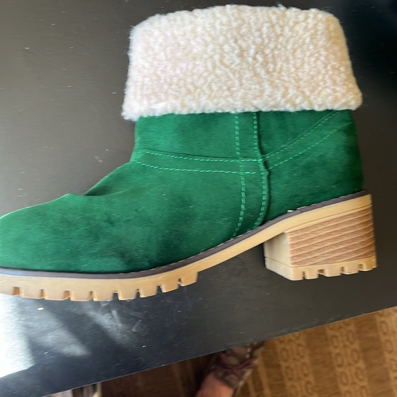 Boots - Picture 3 of 4